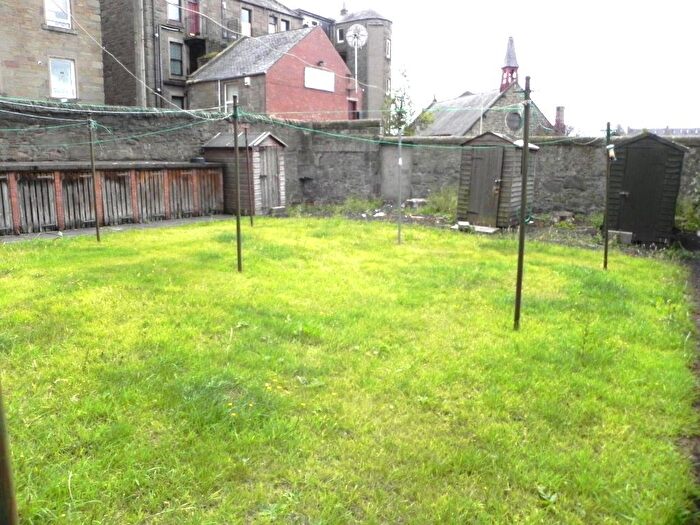 2 Bedroom Flat To Rent In Balmore Street, Stobswell, Dundee, DD4