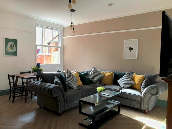 6 Bedroom Flat To Rent In Park Road, Loughborough LE11