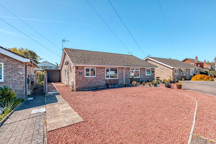 2 Bedroom Semi-Detached Bungalow For Sale In Silver Gardens, Belton, NR31