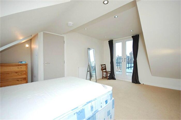 2 Bedroom Flat To Rent In Greyhound Road, Kensal Rise, London, NW10