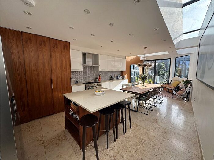 5 Bedroom Detached House To Rent In Salisbury Road, Barnet, EN5