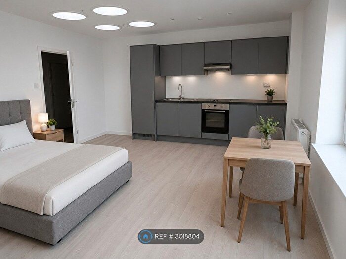 Studio To Rent In Castle St, High Wycombe, HP13