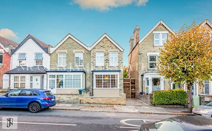 2 Bedroom End Of Terrace House To Rent In Glenthorne Road, Friern Barnet, London, N11