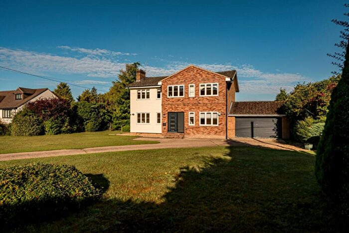 4 Bedroom Detached House For Sale In Upper Icknield Way, Cadsden, HP27