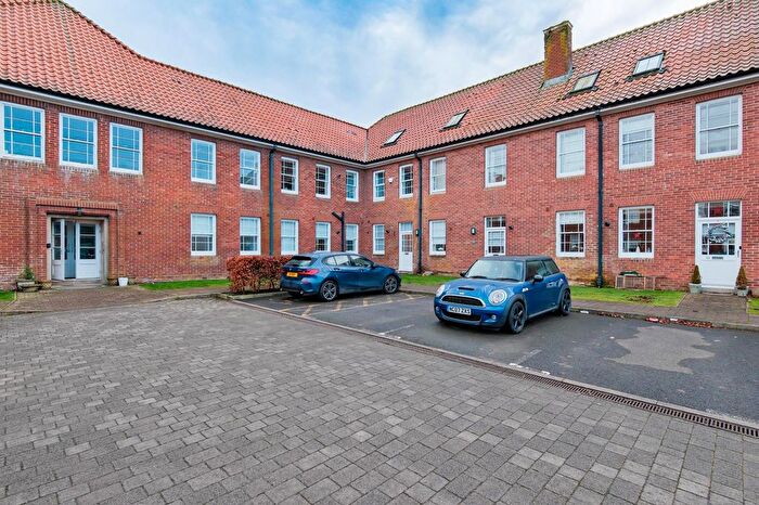 3 Bedroom Town House To Rent In Quinn Court, Lanark, ML11