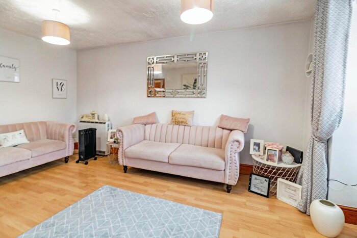 1 Bedroom Flat For Sale In Lynmouth Crescent, Furzton, Milton Keynes, Buckinghamshire, MK4