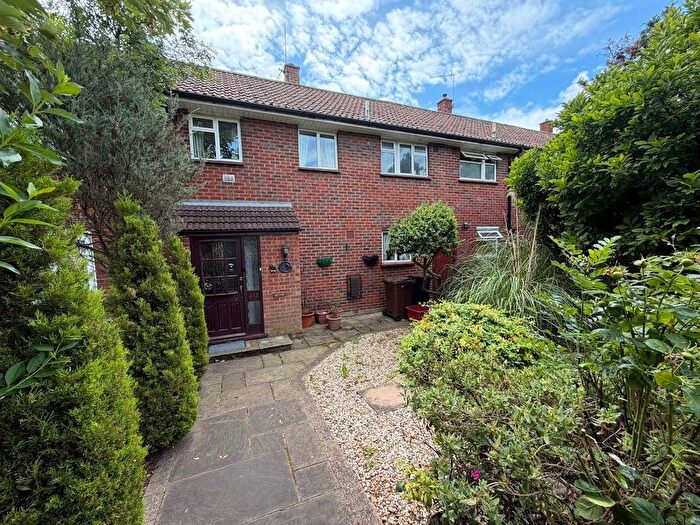 3 Bedroom Terraced House For Sale In Brabazon Road, Hounslow, TW5