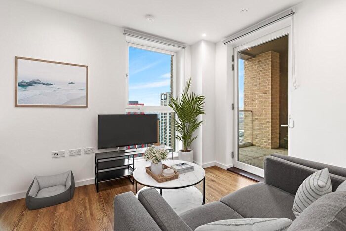 Studio To Rent In Silvertown Way, London, E16