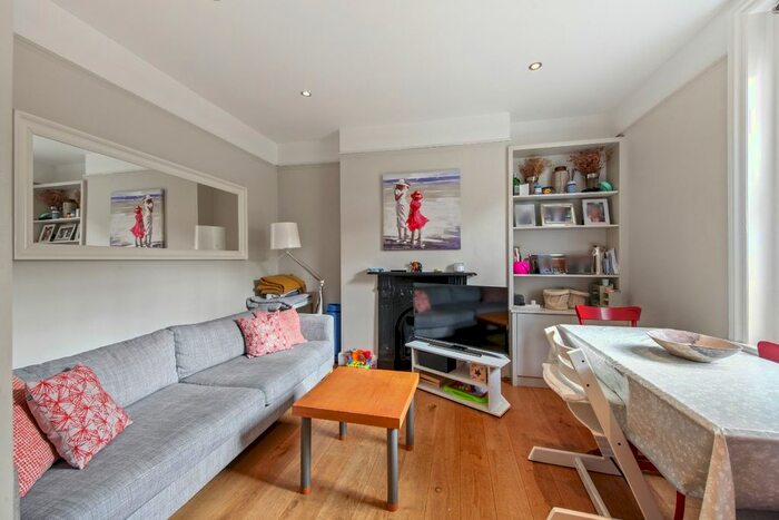 2 Bedroom Flat To Rent In Queen's Club Gardens, London, W14