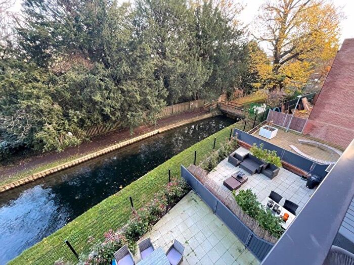 1 Bedroom Flat To Rent In Green Lanes, London, N21