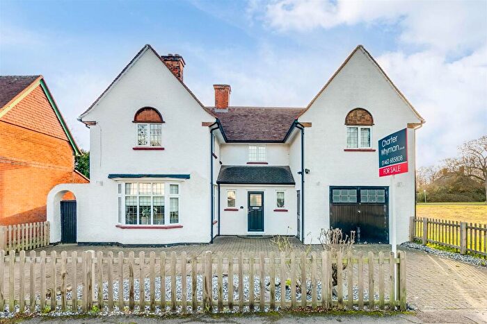 5 Bedroom Detached House For Sale In Meadow Way, Letchworth Garden City, SG6