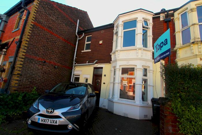 4 Bedroom Semi-Detached House To Rent In Knowsley Road, Cosham, Portsmouth, PO6