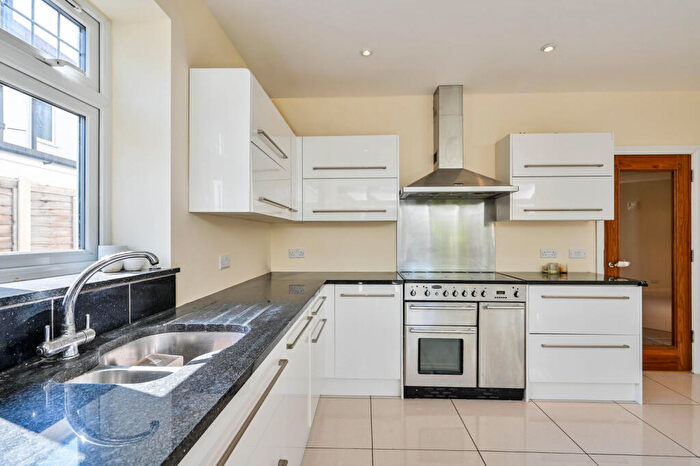 5 Bedroom Detached House For Sale In Clinton Avenue, Hampton Court, East Molesey, KT8