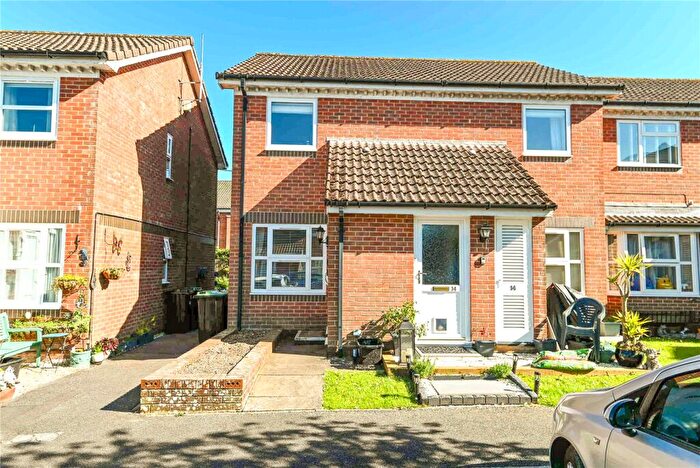 2 Bedroom Apartment For Sale In Floriston Gardens, New Milton, Hampshire, BH25