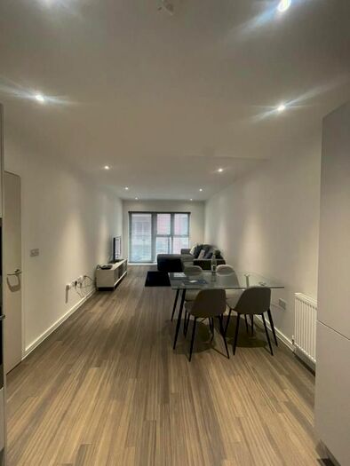 2 Bedroom Flat To Rent In Bowerman Court, Carpenders Park, Hertfordshire, WD19