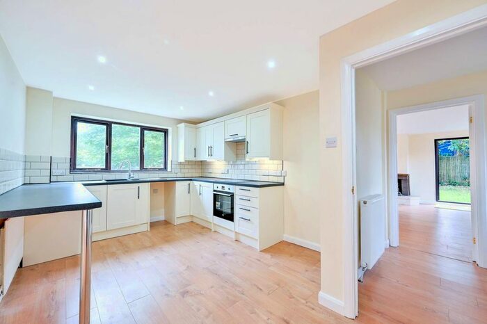 4 Bedroom Property To Rent In The Withies, Knaphill, Woking, GU21