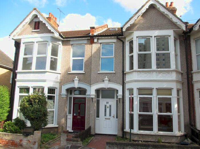 4 Bedroom Terraced House To Rent In Cliff Avenue, Westcliff-On-Sea, SS0