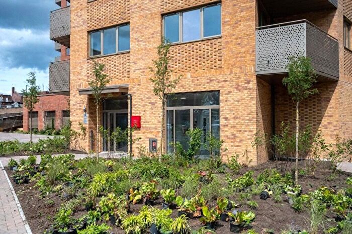 1 Bedroom Flat To Rent In Elmsleigh Road, Staines-Upon-Thames, Surrey, TW18