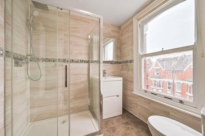 3 Bedroom Flat For Sale In Mill Lane, West Hampstead, London, NW6