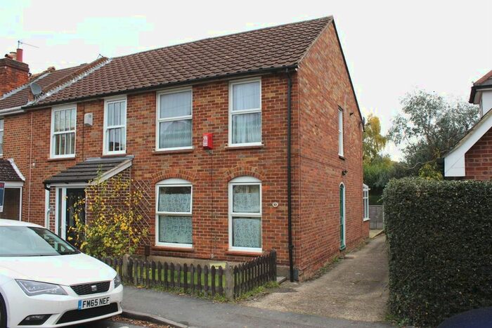 4 Bedroom End Of Terrace House To Rent In Armstrong Road, Englefield Green, Egham, TW20