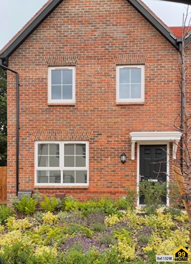 3 Bedroom End Of Terrace House For Sale In Bosworth Gardens, Bishops Waltham, Hampshire, SO32
