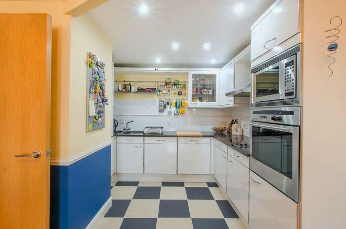 2 Bedroom Flat To Rent In Glaisher Street, Greenwich, London, SE8