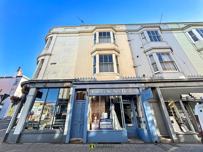3 Bedroom Maisonette For Sale In Cross Street, Ryde, PO33