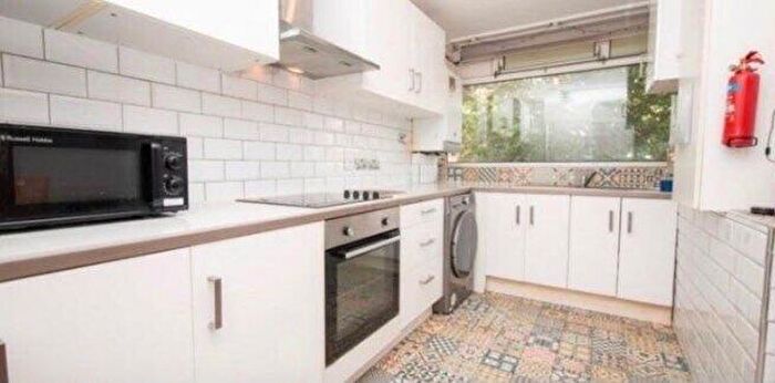 4 Bedroom Flat To Rent In New Orleans Walk, N19