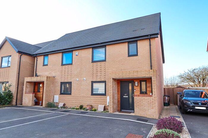 3 Bedroom Semi-Detached House For Sale In Barn Owl Road, Yatton, BS49