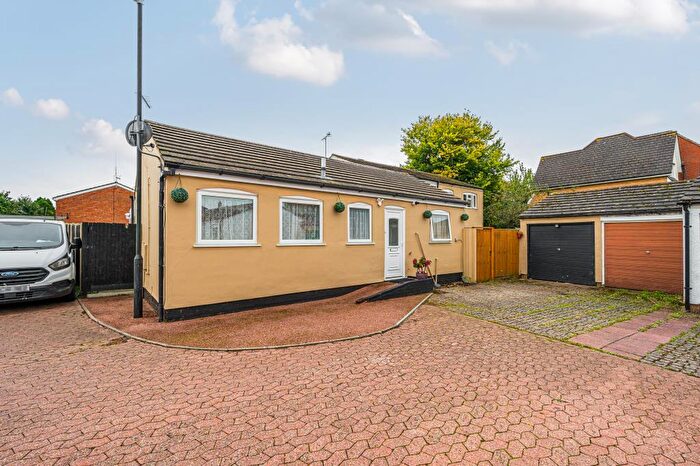 2 Bedroom Detached Bungalow For Sale In Slough, Berkshire, SL1