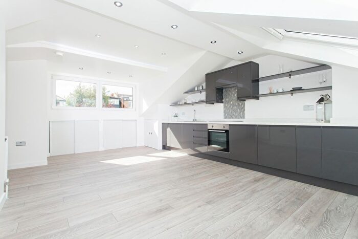 1 Bedroom Flat To Rent In Methuen Park, London, N10