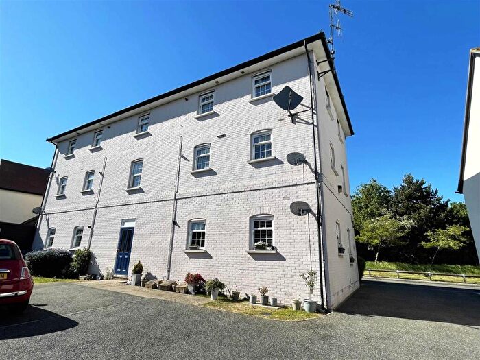 1 Bedroom Apartment For Sale In Townsend, Chancellor Park, Chelmsford, CM2