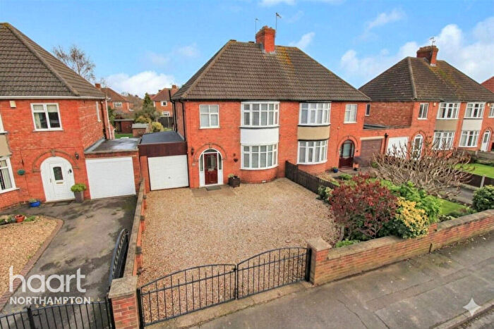 3 Bedroom Semi Detached House For Sale In Senwick Road, Wellingborough, NN8