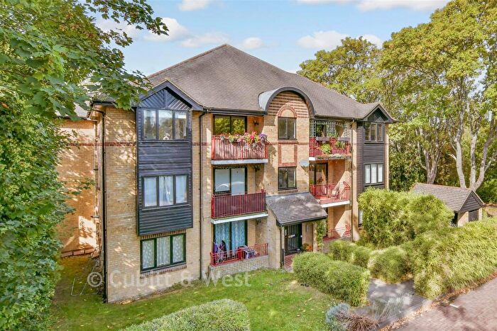 1 Bedroom Apartment For Sale In The Downsway, Sutton, Surrey, SM2
