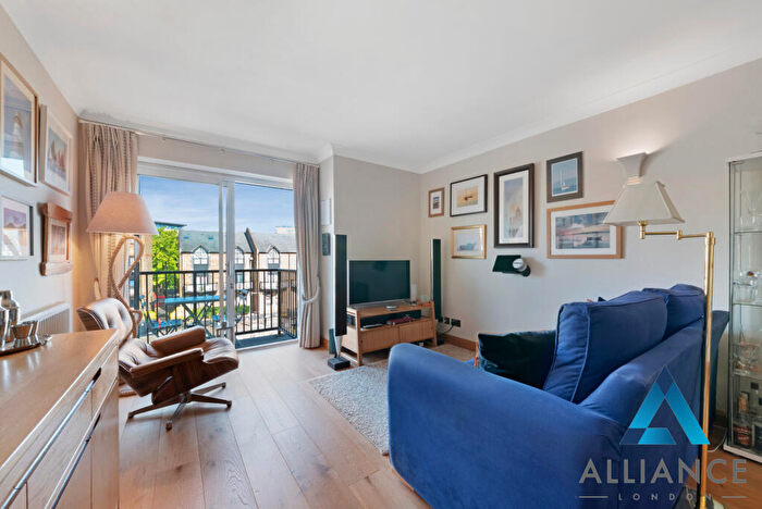 2 Bedroom Apartment For Sale In Lockview Court, Narrow Street, London, E14