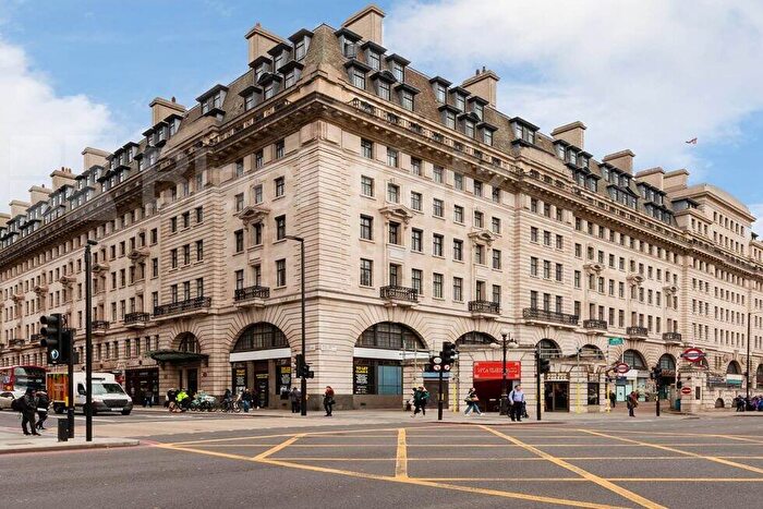 2 Bedroom Flat To Rent In Chiltern Court, Baker Street, Baker Street, NW1