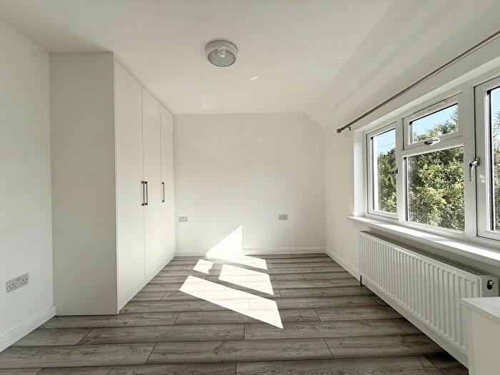 5 Bedroom Semi-Detached House To Rent In Tudor Road, Hayes, UB3