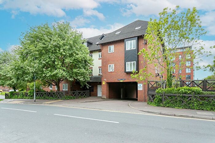 2 Bedroom Flat To Rent In Alexandra Road, Hemel Hempstead, Hertfordshire, HP2