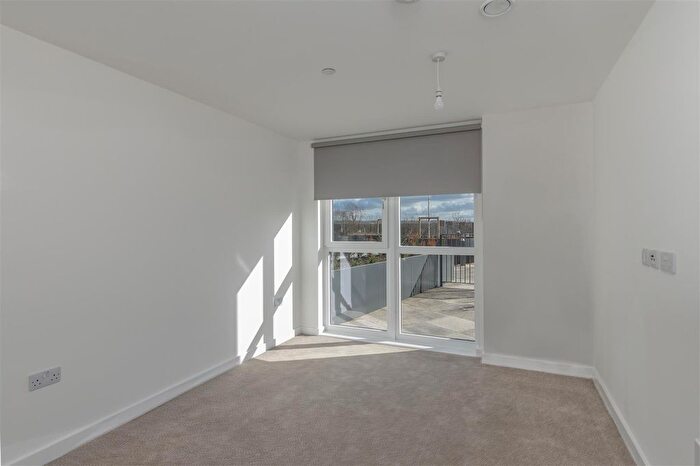 2 Bedroom Flat To Rent In Beacon Place, Bletchley, Milton Keynes, MK2