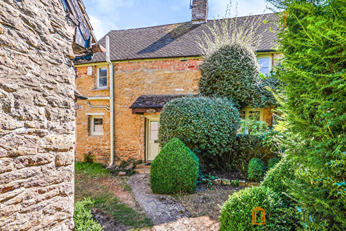 2 Bedroom Cottage To Rent In High Street, Finstock, OX7