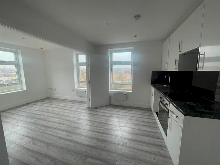 1 Bedroom Flat To Rent In West Side, Doggett Street, Leighton Buzzard, LU7