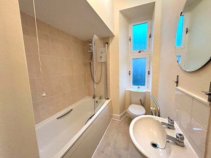 1 Bedroom Flat To Rent In Kildonan Drive, Thornwood, Glasgow, G11