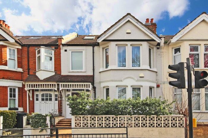 3 Bedroom Flat To Rent In Horn Lane, London, W3