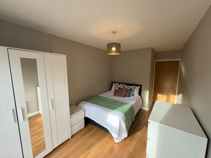 2 Bedroom Flat To Rent In Gilmartin Grove, L6