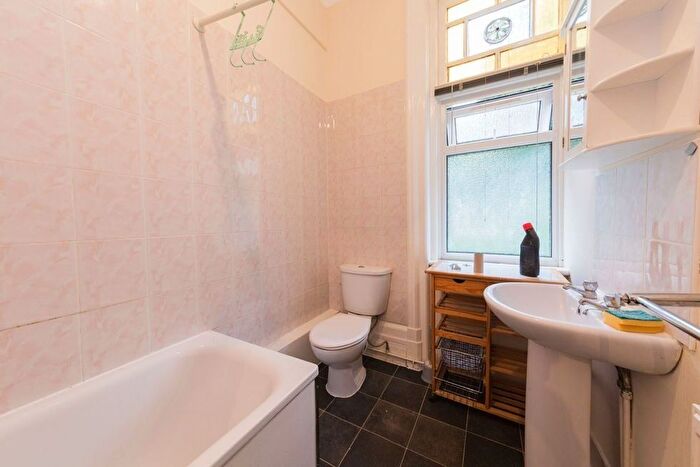 2 Bedroom Flat To Rent In Coleridge Road, London, N8