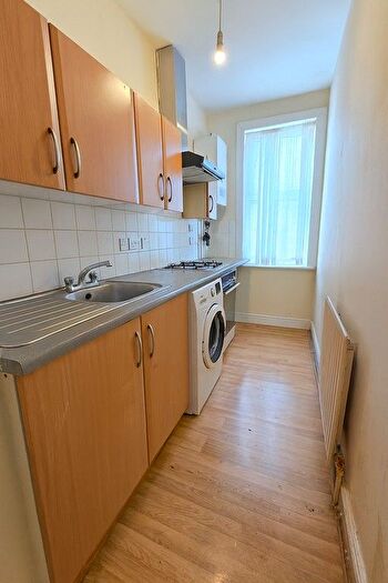 2 Bedroom Flat To Rent In Dallas Road, London, NW4