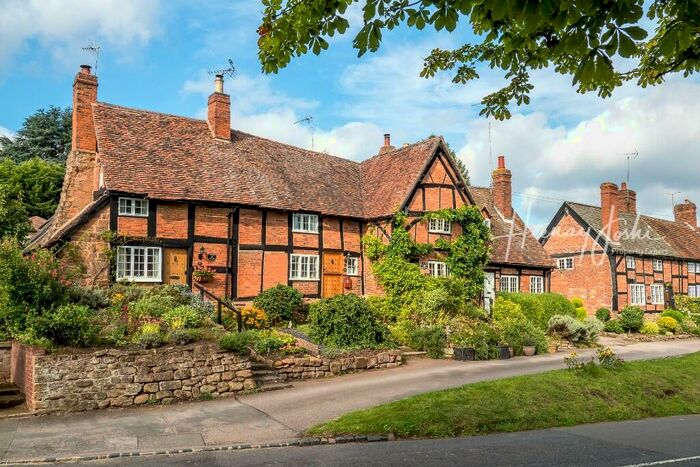 2 Bedroom Cottage For Sale In Stoneleigh, Warwickshire, CV8
