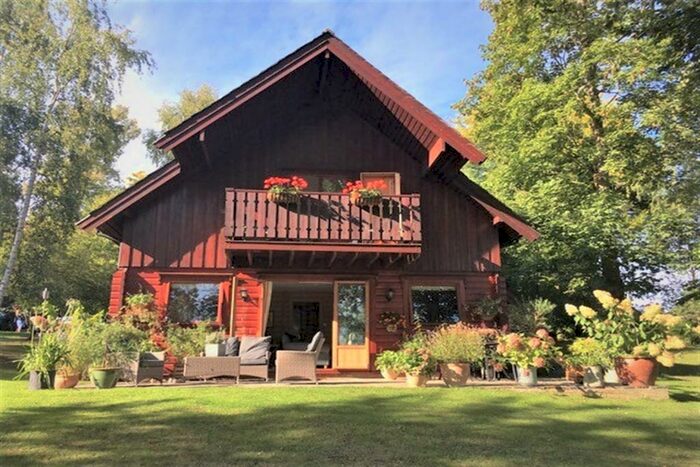 2 Bedroom Detached House For Sale In Harleyford, Marlow, SL7