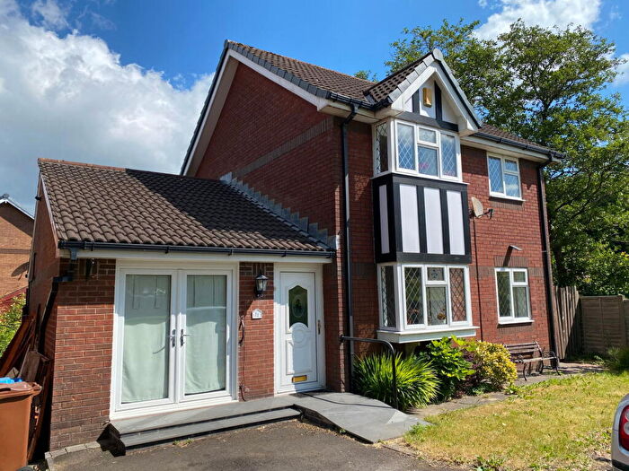 4 Bedroom Detached House For Sale In Swinford Grove, Royton, Oldham, OL2