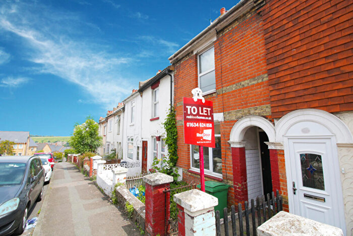 3 Bedroom Terraced House To Rent In Magpie Hall Road, Chatham, ME4